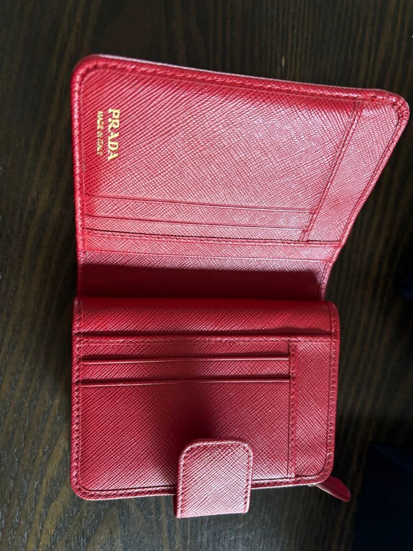 prada プラダ 財布