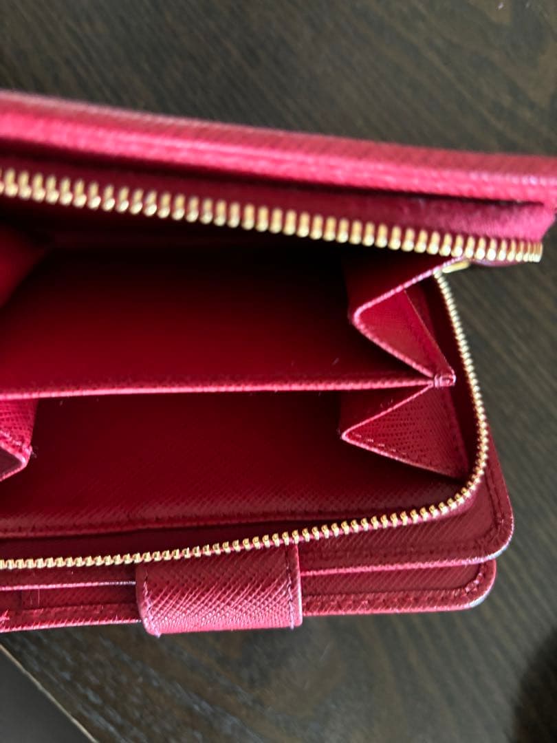 prada プラダ 財布