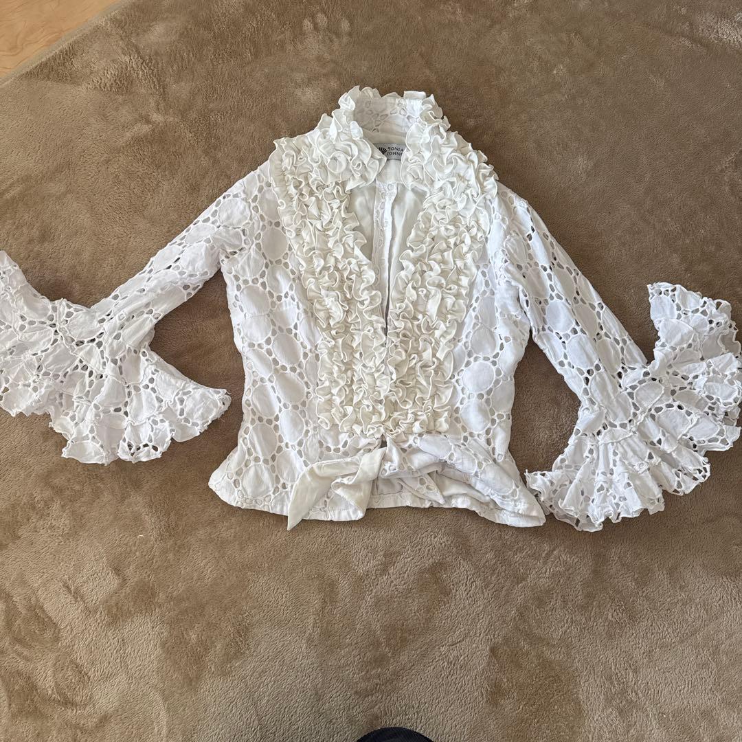 SONIA JOHNES フリル付きホワイトトップス