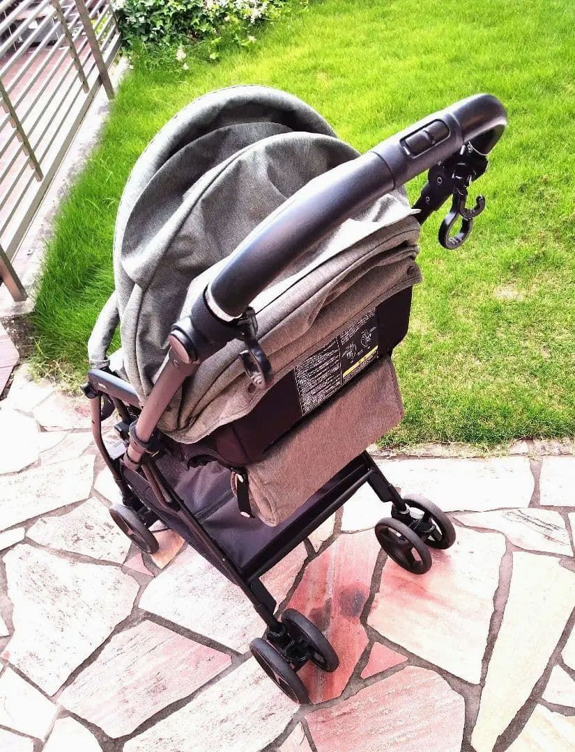 【美品・超軽量】アップリカ　ルンルンコンパクト　アニマルカーキ　限定モデル