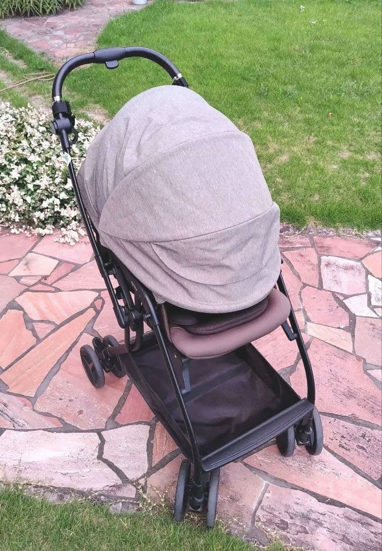 【美品・超軽量】アップリカ　ルンルンコンパクト　アニマルカーキ　限定モデル