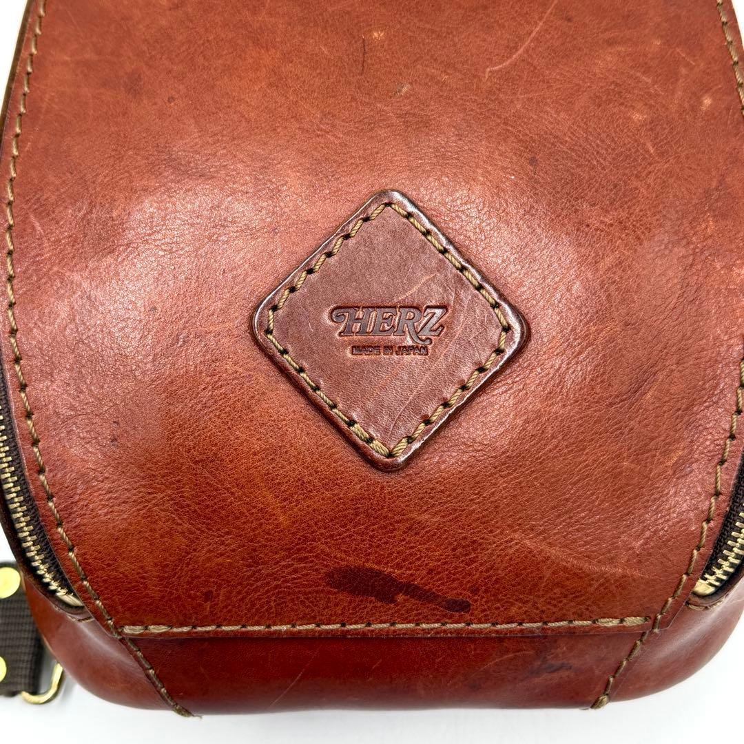 【美品】ヘルツ ボディバッグ トリプルファスナー F-3 レザー ブラウン