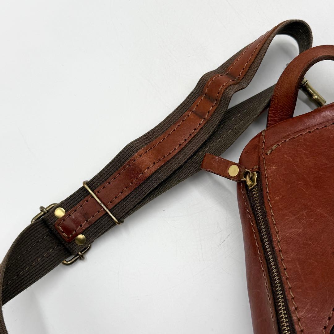 【美品】ヘルツ ボディバッグ トリプルファスナー F-3 レザー ブラウン