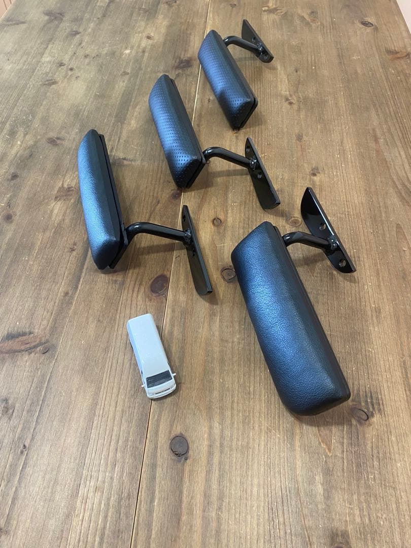 ハイエース200系　全グレード共通アームレスト　運転席側&助手席側　腕おき台