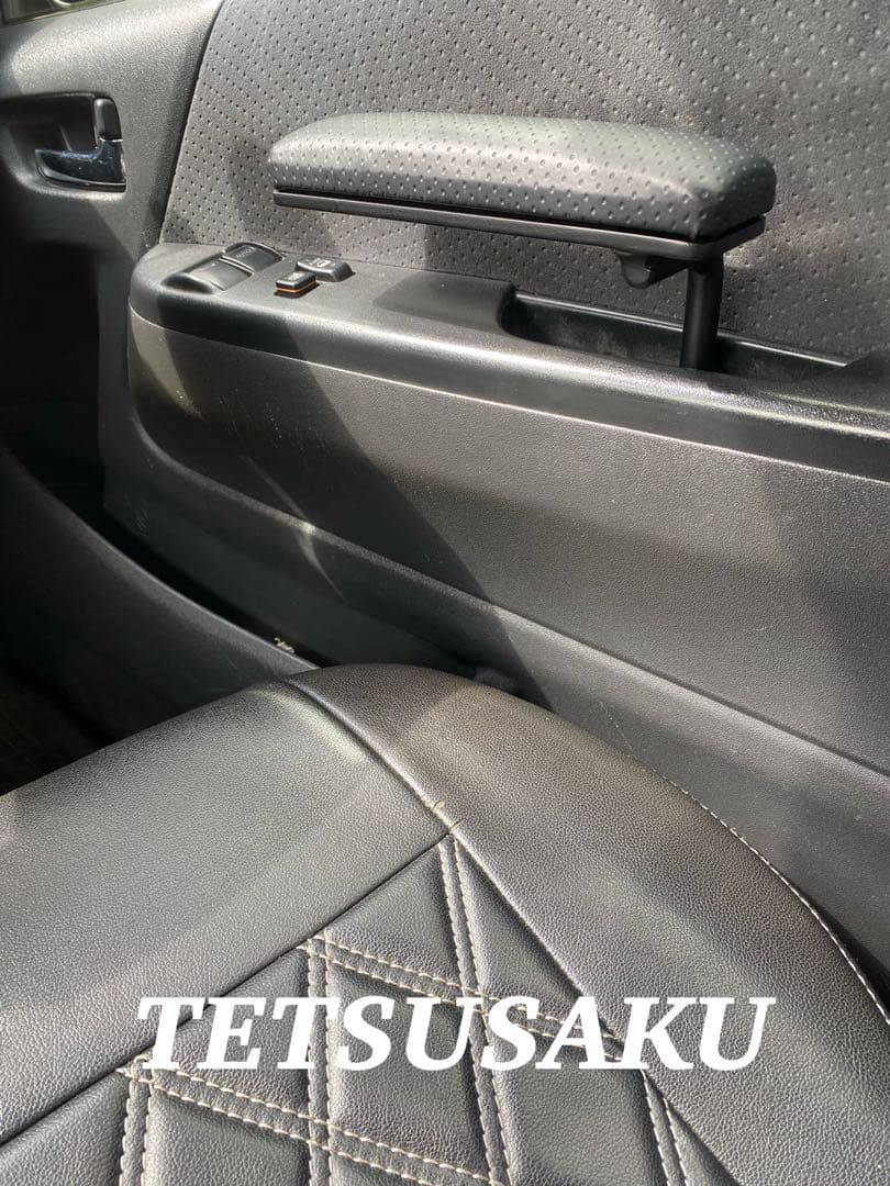 ハイエース200系　全グレード共通アームレスト　運転席側&助手席側　腕おき台