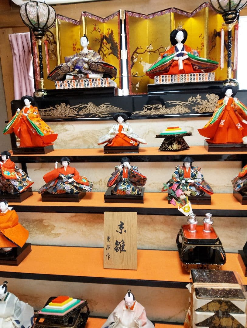ひな人形 段飾り 多彩な飾り