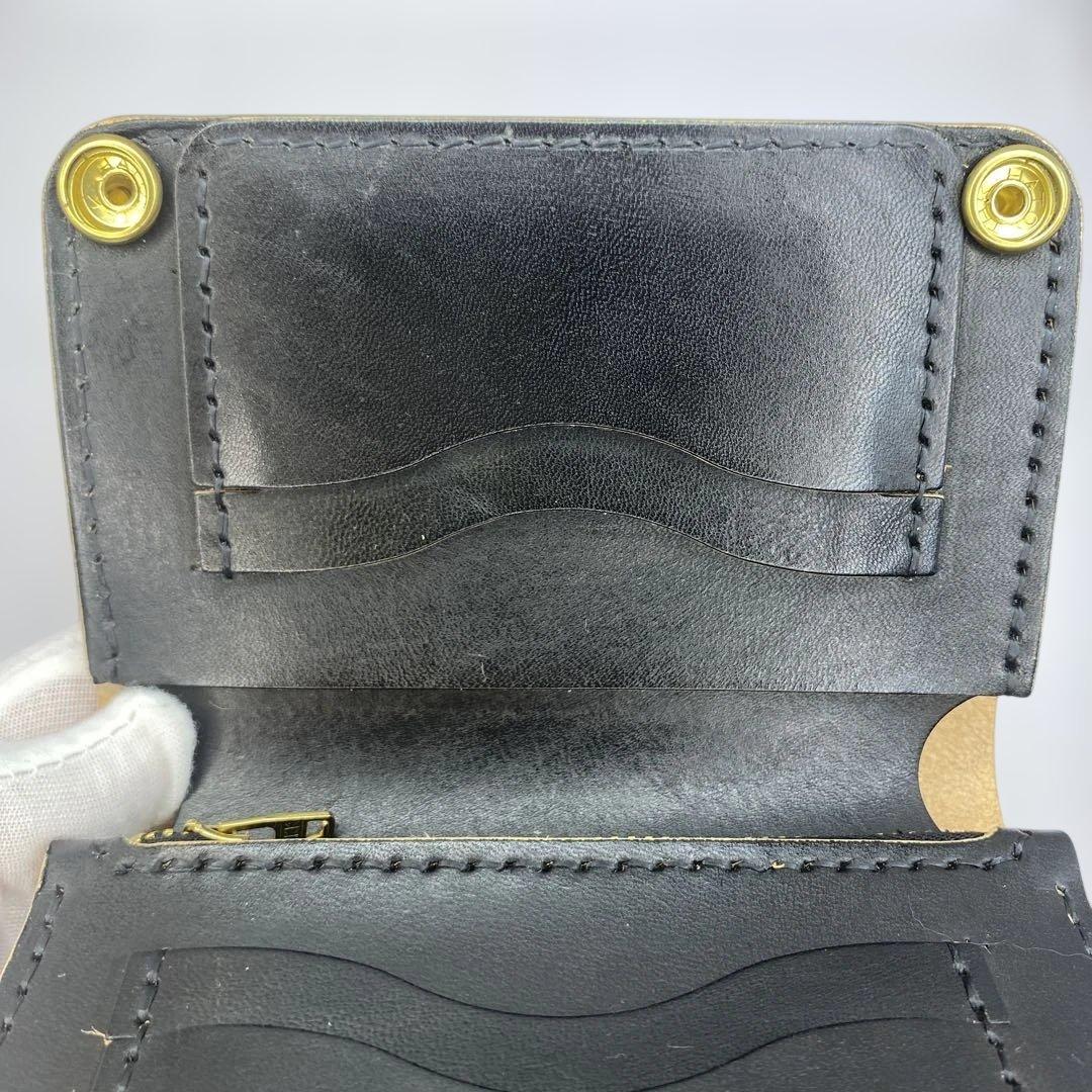 【無骨x上質 お札折らず収納】 丘染めブラック 手染めミドルトラッカーウォレット