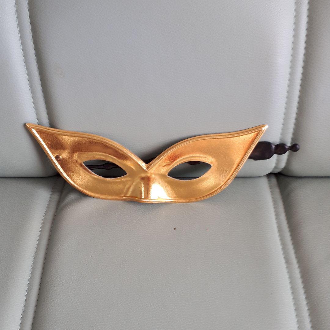 スワロフスキーのマスカレードとプレート