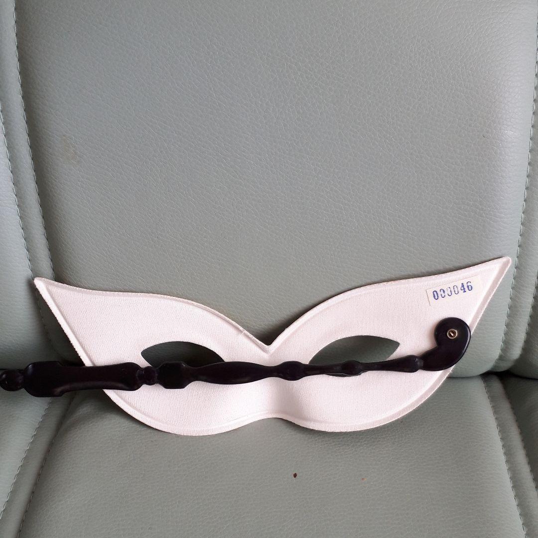 スワロフスキーのマスカレードとプレート