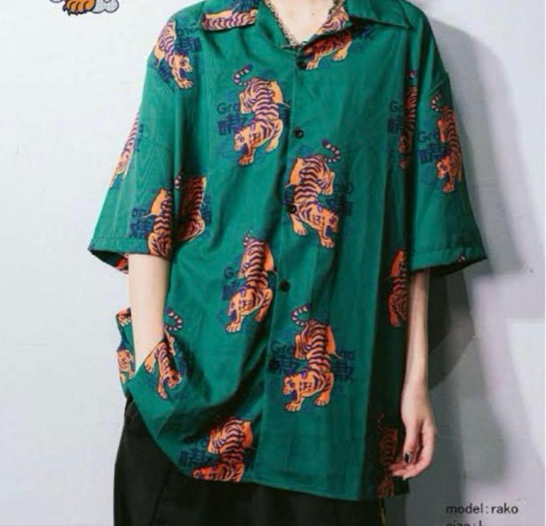 チュウカタベタイ×tomowaka コラボ【M】半袖シャツ　グリーン　総柄　虎