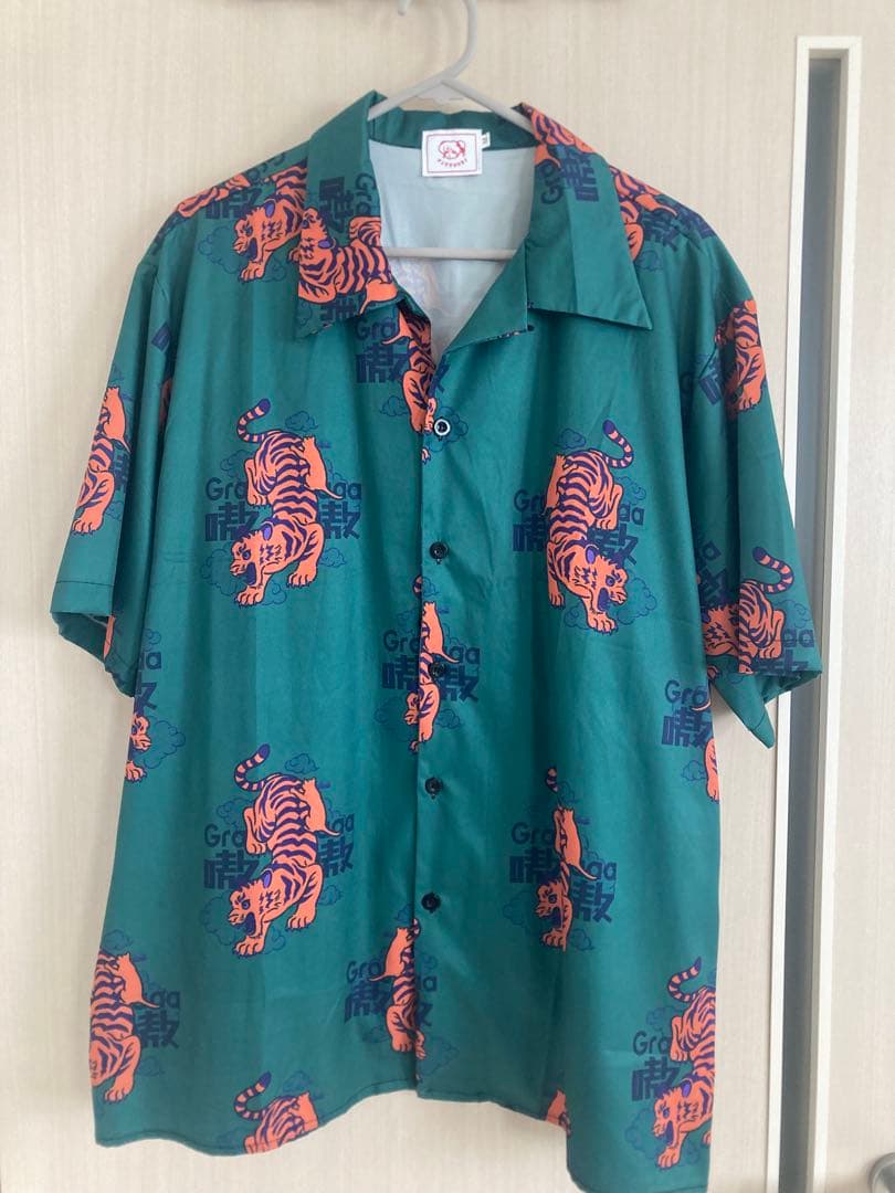 チュウカタベタイ×tomowaka コラボ【M】半袖シャツ　グリーン　総柄　虎