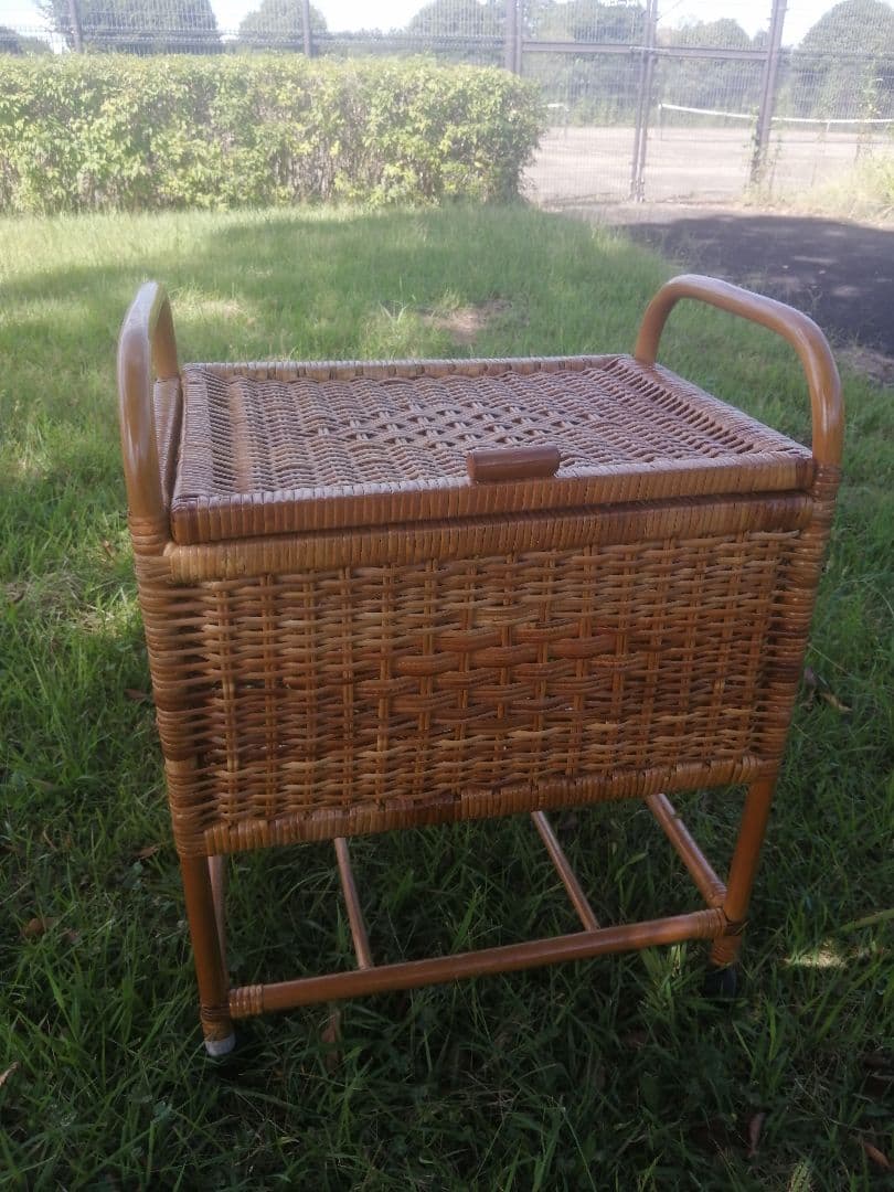レトロ　ラタン　キャスター付き　脱衣かご　ラック　カゴ　バスケット　ランドリー