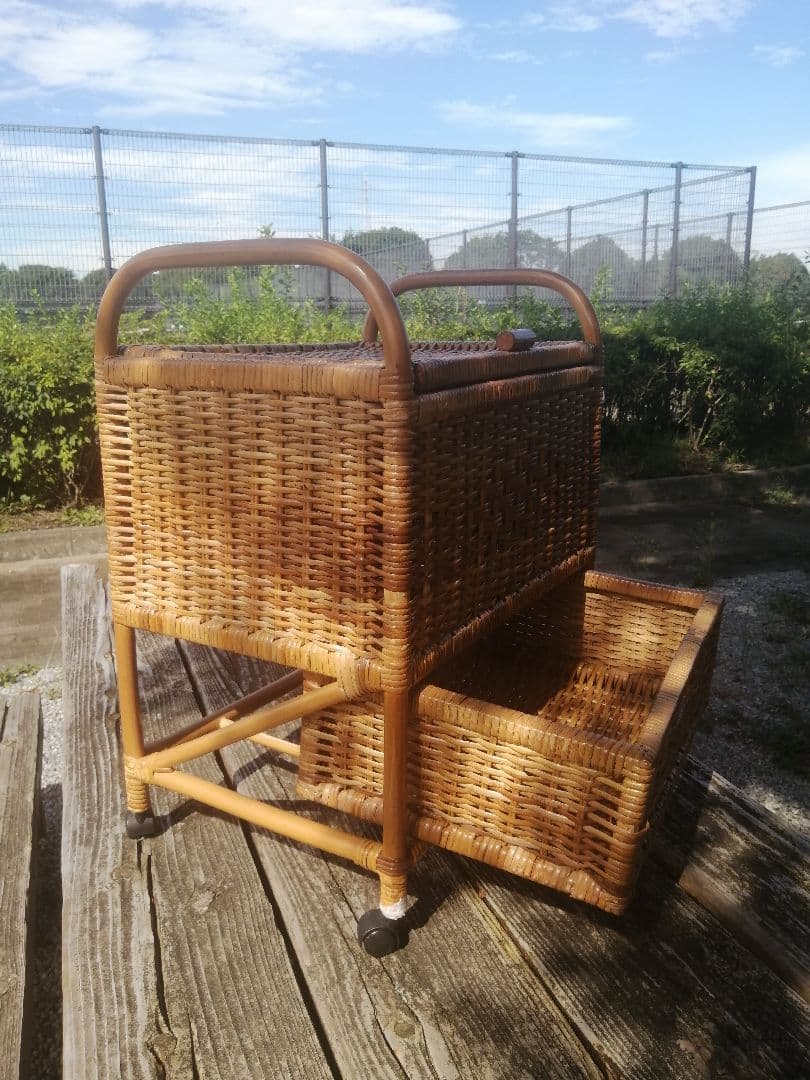 レトロ　ラタン　キャスター付き　脱衣かご　ラック　カゴ　バスケット　ランドリー