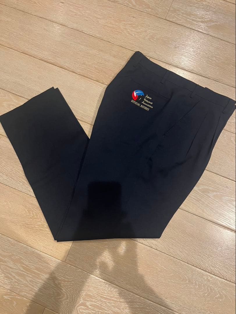 asics（アシックス）の審判用ポロシャツ、スラック