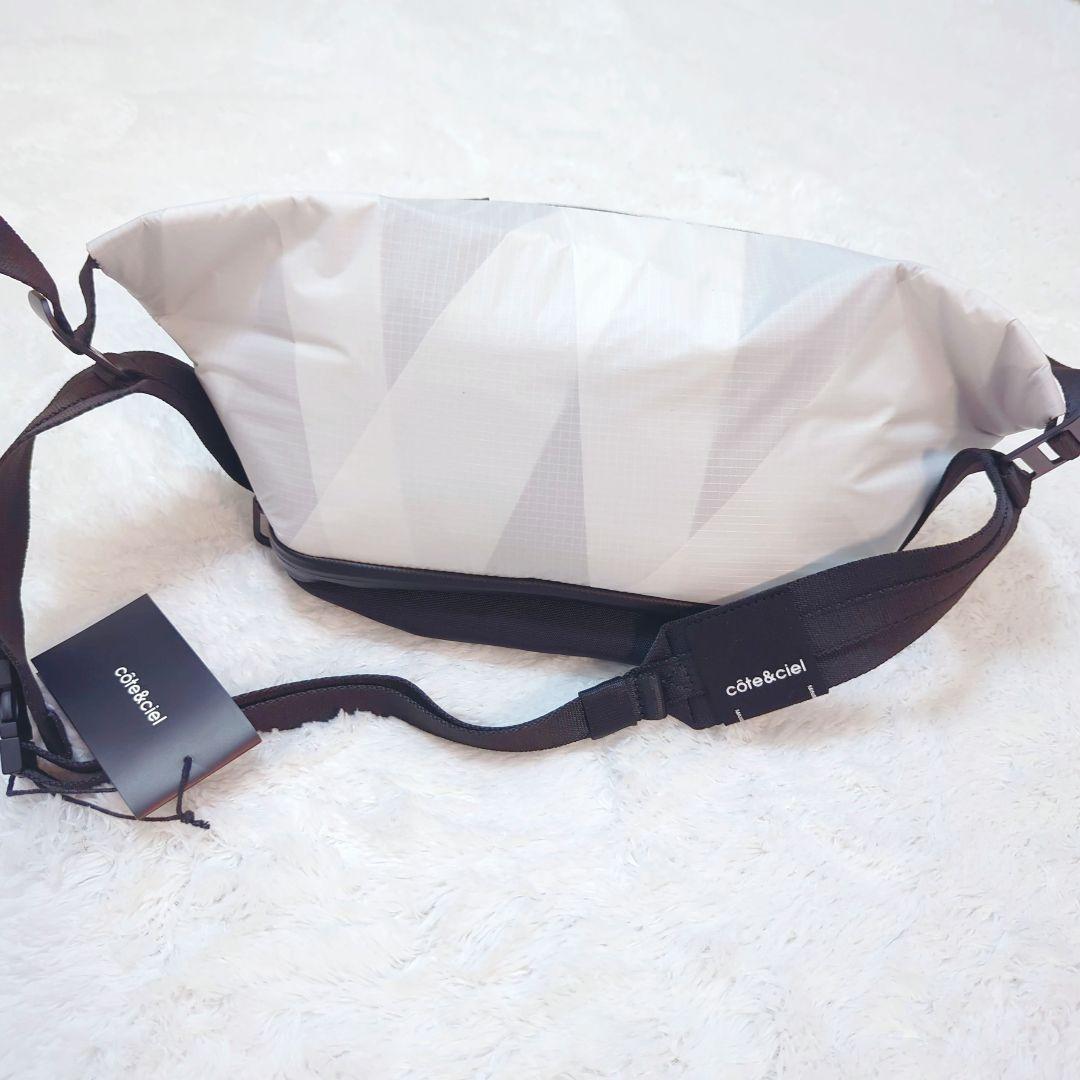 海外限定 コートエシエル イザラウ ボディバッグ ホワイト プリズム柄 撥水加工