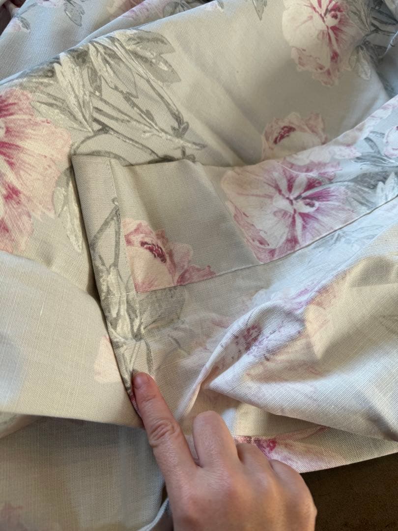 ローラアシュレイ　花柄ドレープカーテン 薄いグレー 約240cm