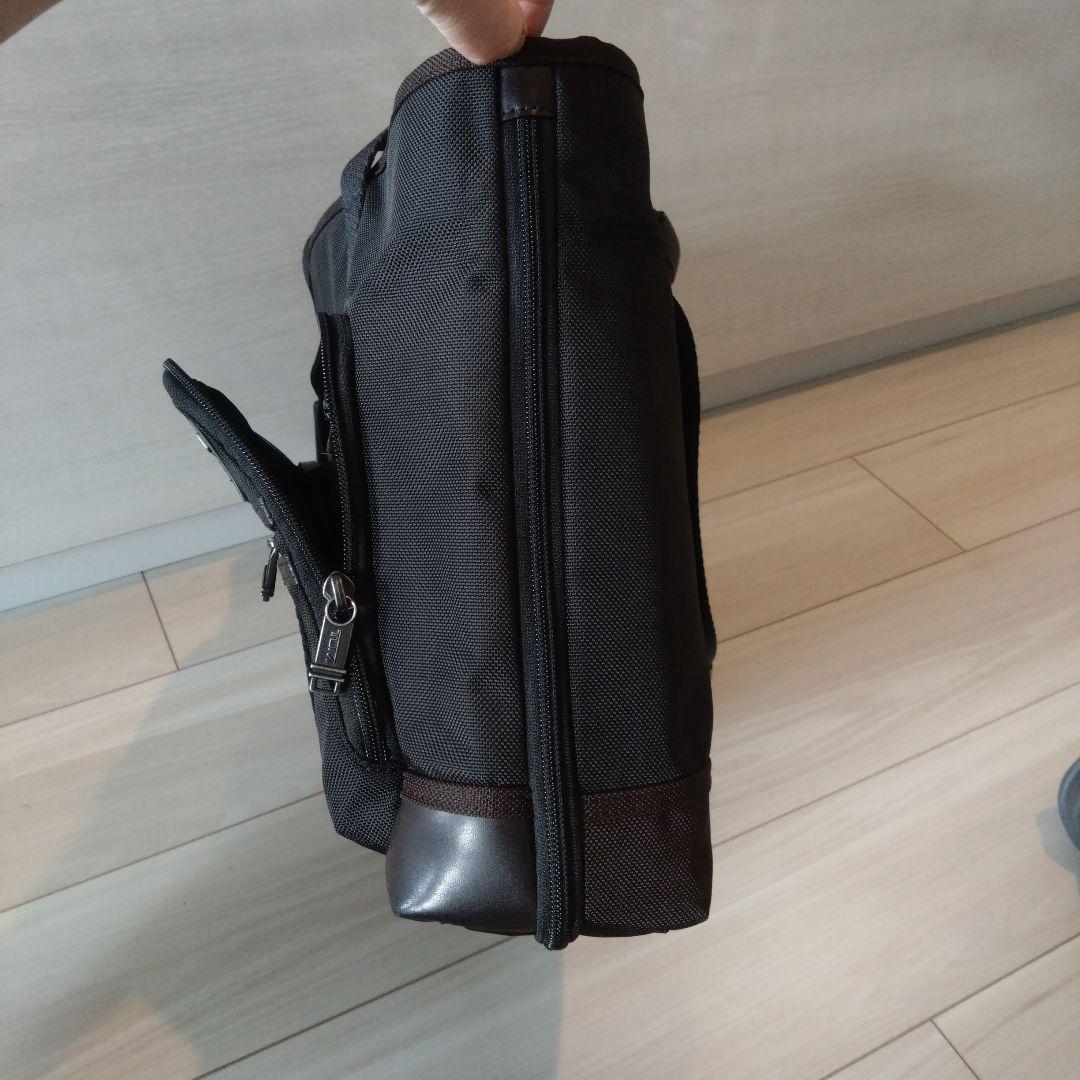 国内正規品　美品 TUMI East West Tote ブラック