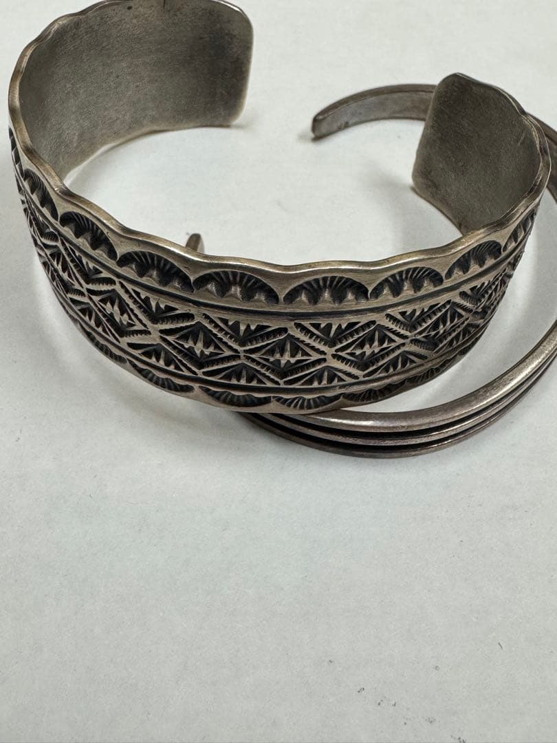 ナバホ族 TOM HAWK MALONEY インディアンジュエリー