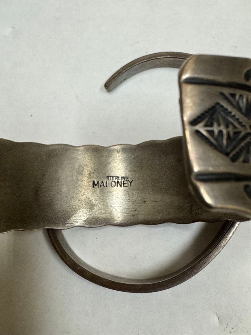 ナバホ族 TOM HAWK MALONEY インディアンジュエリー