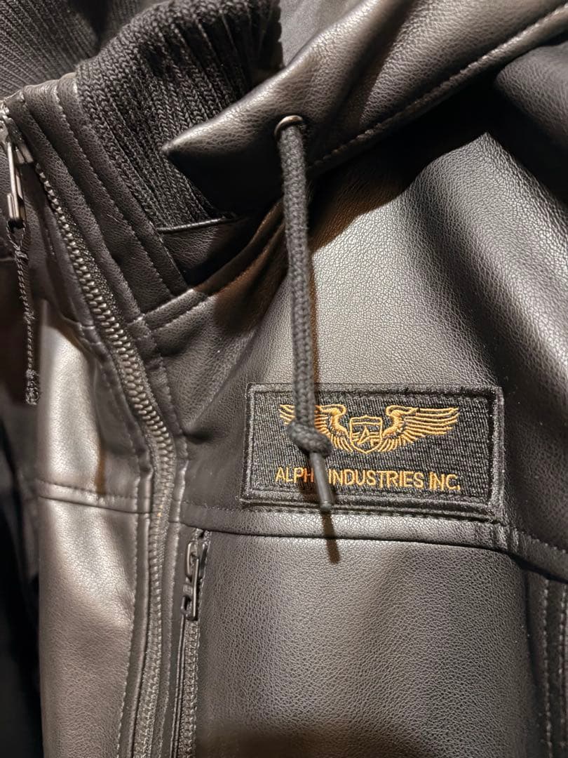 ALPHA INDUSTRIES フーデッドリブジャケット フェイクレザー