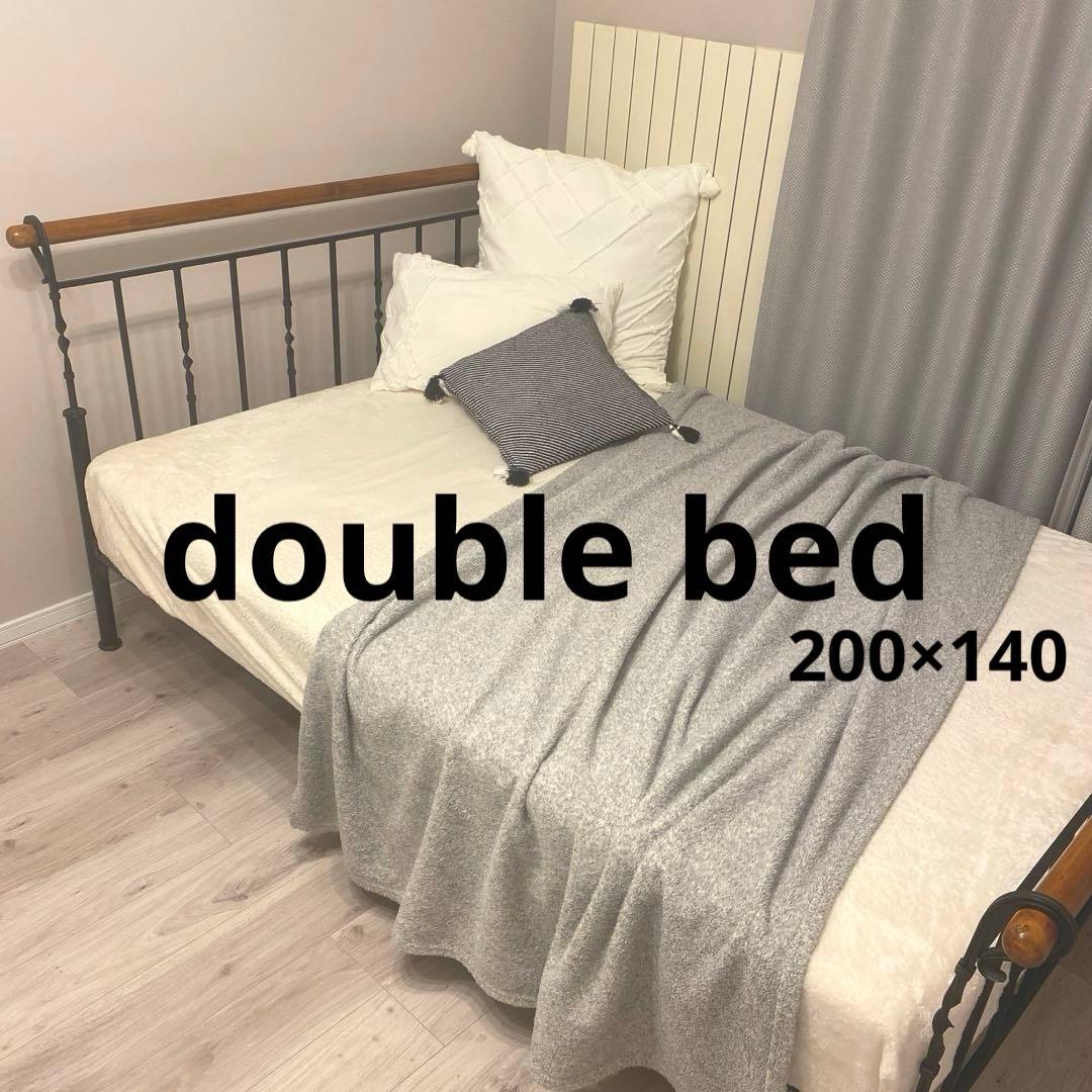 アイアン　ダブルベッド　フレーム 海外風　200 140