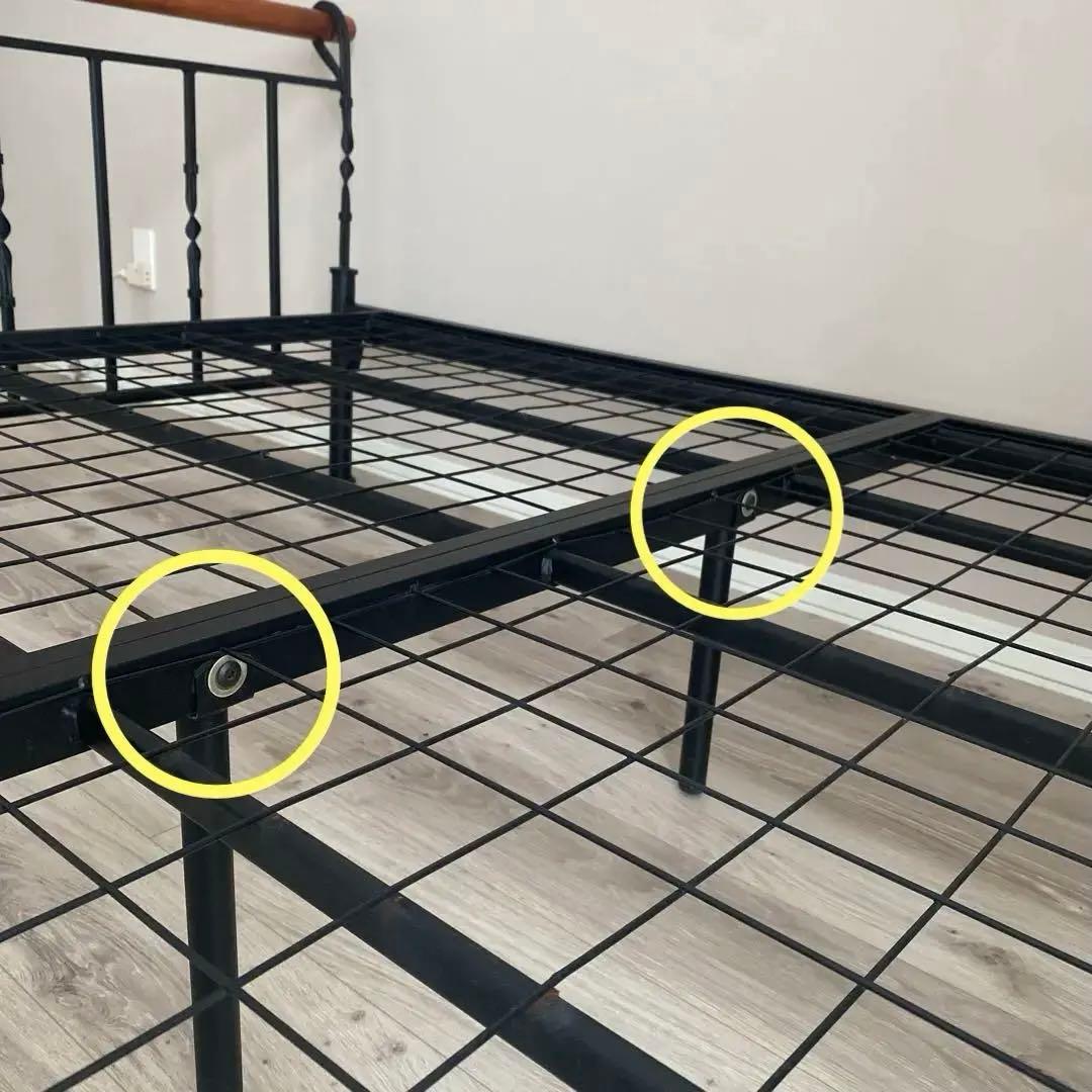 アイアン　ダブルベッド　フレーム 海外風　200 140