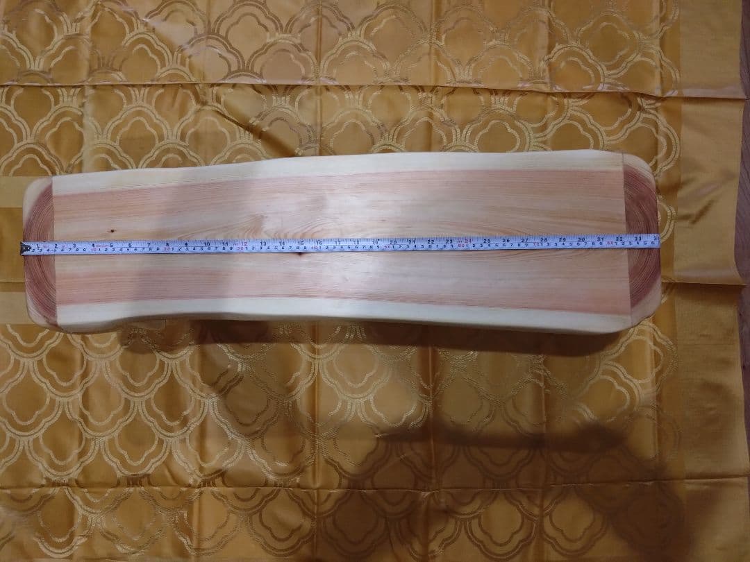 檜のベンチ（70）樹齢約70年、檜の原木の模様、年輪が綺麗ですよ❕脚も同じ檜❕