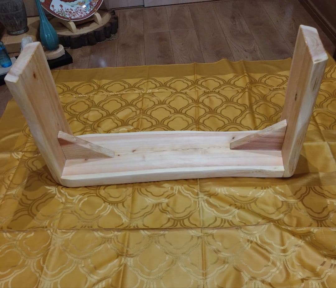 檜のベンチ（70）樹齢約70年、檜の原木の模様、年輪が綺麗ですよ❕脚も同じ檜❕