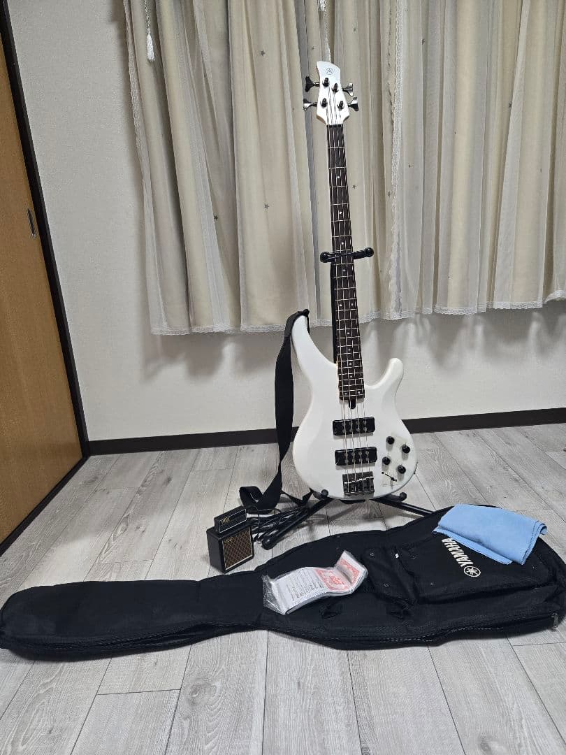 エレキベース ホワイト 4弦 ギグバッグ付き