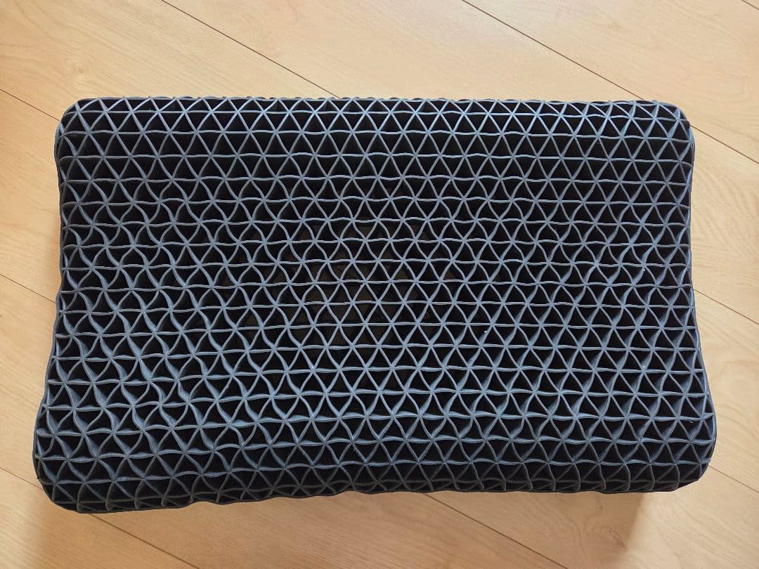 ヒツジのいらない枕 至極(ウレタン　 カバー付き)　ほぼ未使用