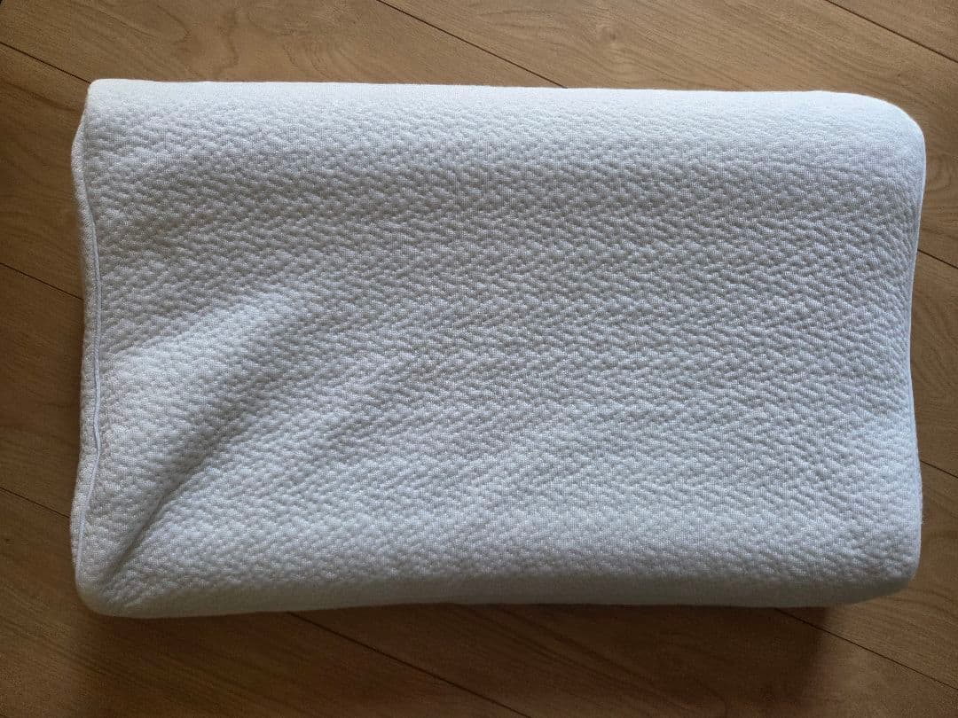 ヒツジのいらない枕 至極(ウレタン　 カバー付き)　ほぼ未使用