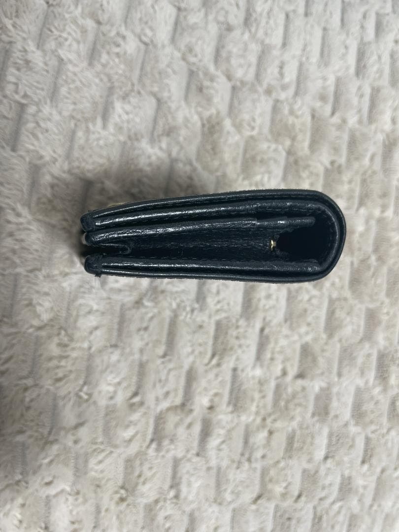 GUCCIのブラック二つ折り財布 GGロゴ付き