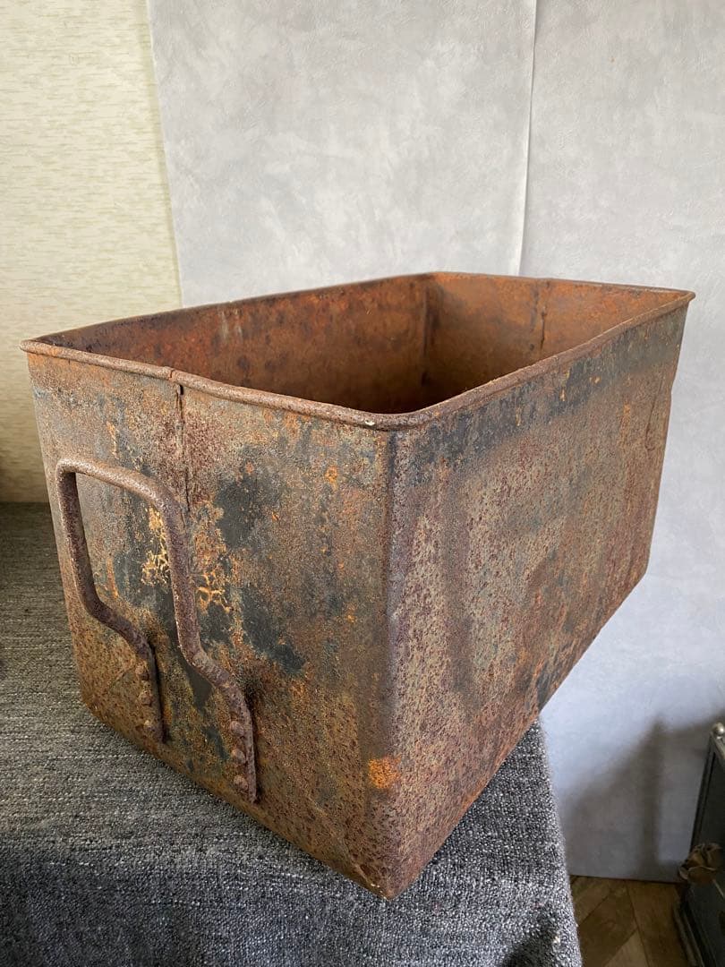 持手付鉄製ボックス　収納缶　古道具