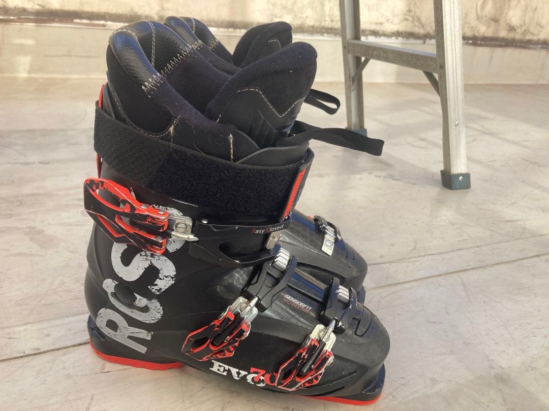 ショートスキー板と解放ビィンディングとブーツセット(ブーツ25.5cm黒赤)