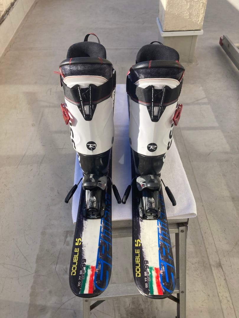 ショートスキー板と解放ビィンディングとブーツセット(ブーツ25.5cm黒赤)