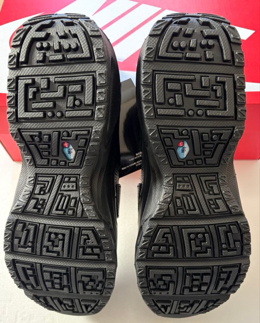 ナイキ　ウィメンズ　エアマックスフェノメナ　ゴールド　24.5cm NIKE