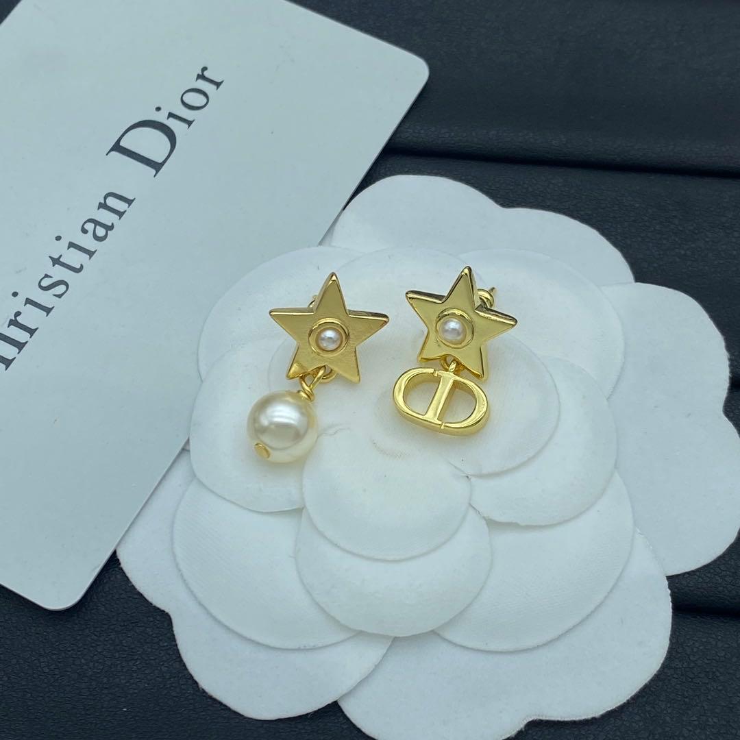 DIOR スターモチーフ ゴールドカラー ピアス　箱付き