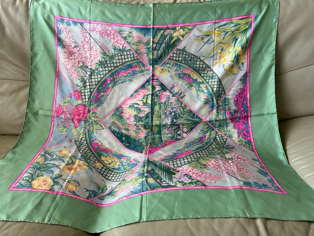 【美品】エルメスのスカーフ ジベルニー