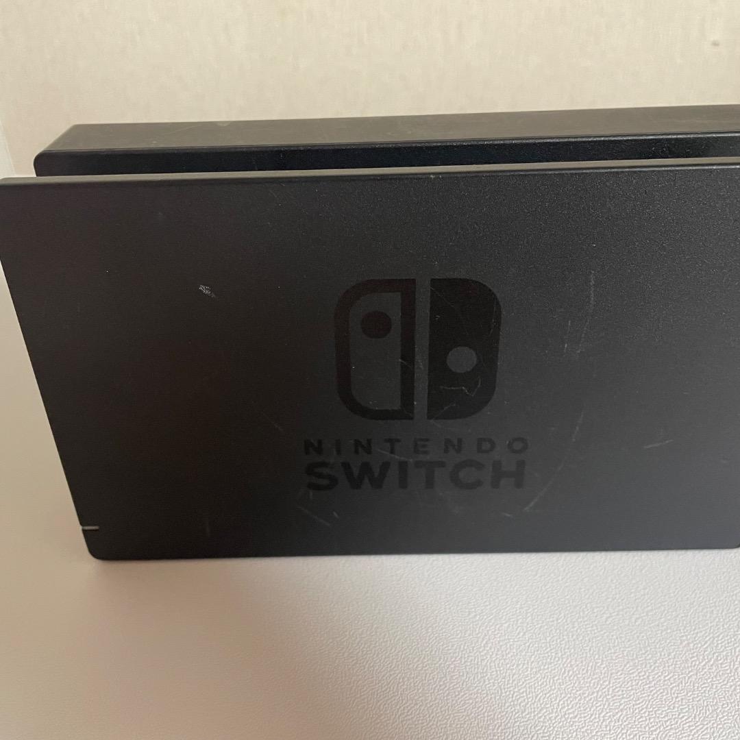 Nintendo Switch 本体とドッグ