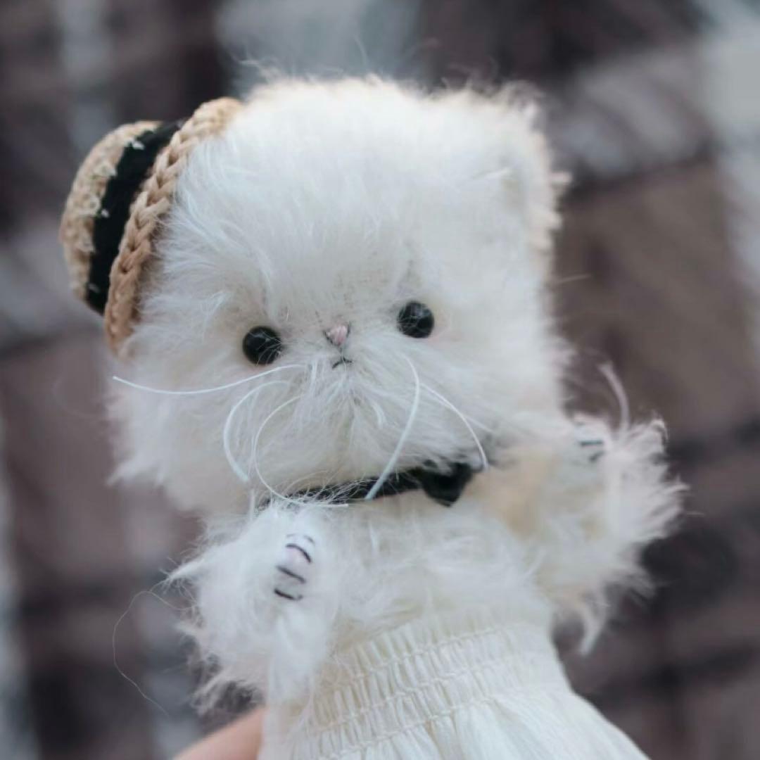 白い猫ちゃん アーティストベア 海外作家様 ハンドメイド ぬいぐるみ 置物