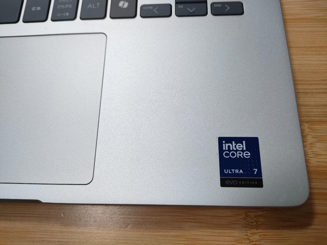 HP OmniBook 7 14 Ultra 7 、32GB、 1TB