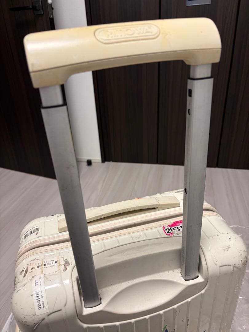 RIMOWA ホワイト キャリーケース 機内持ち込みサイズ