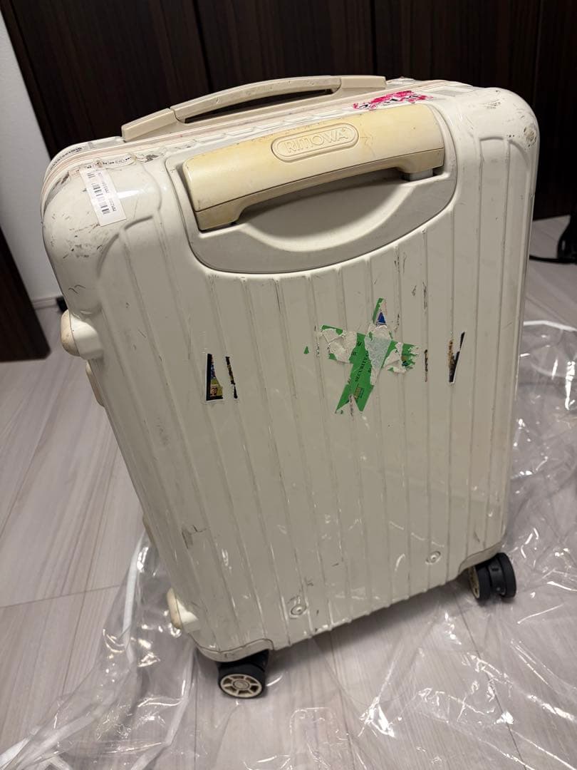 RIMOWA ホワイト キャリーケース 機内持ち込みサイズ