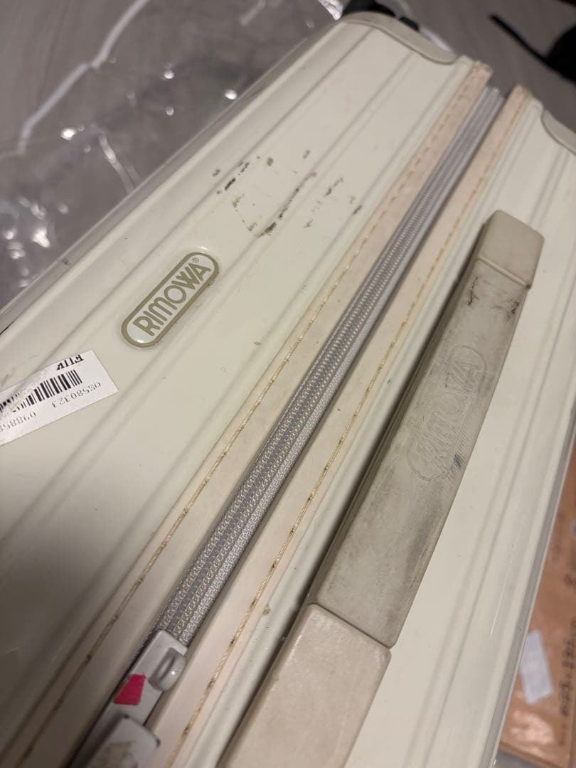 RIMOWA ホワイト キャリーケース 機内持ち込みサイズ