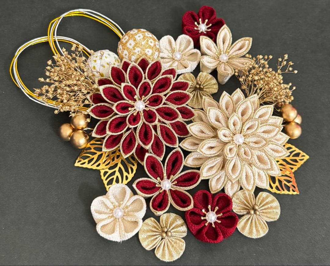 つまみ細工　髪飾り　濃いエンジ　アイボリー