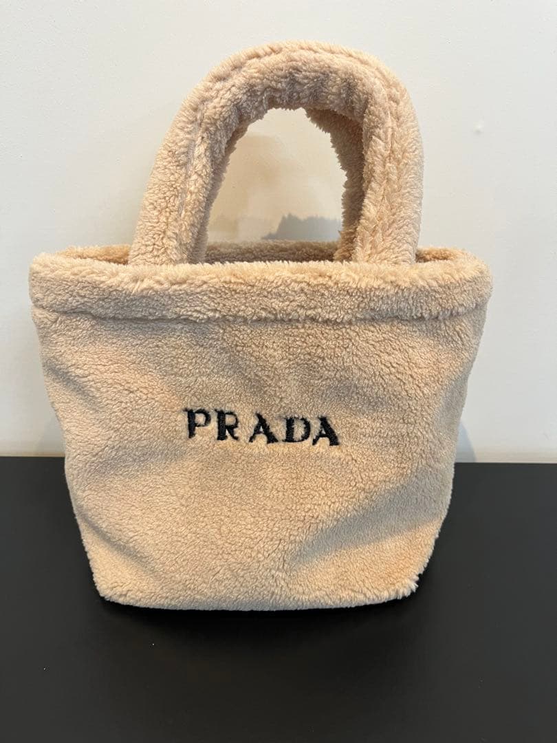 プラダノベルティバック　ベージュ