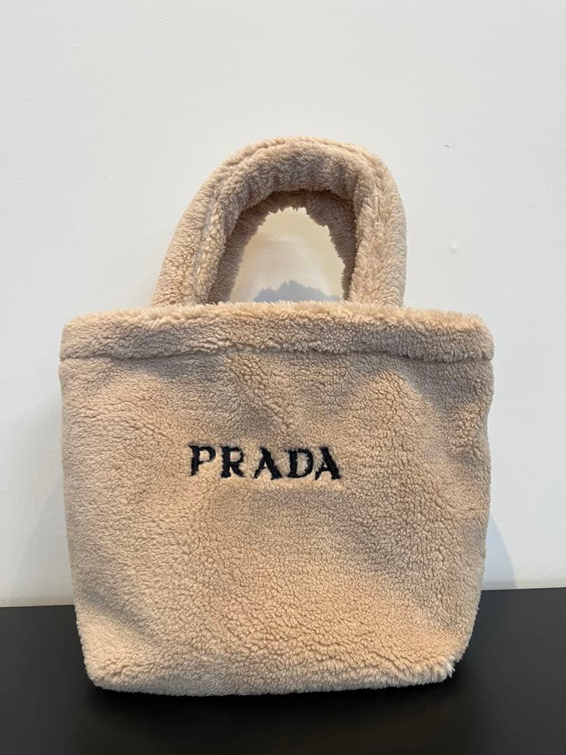 プラダノベルティバック　ベージュ