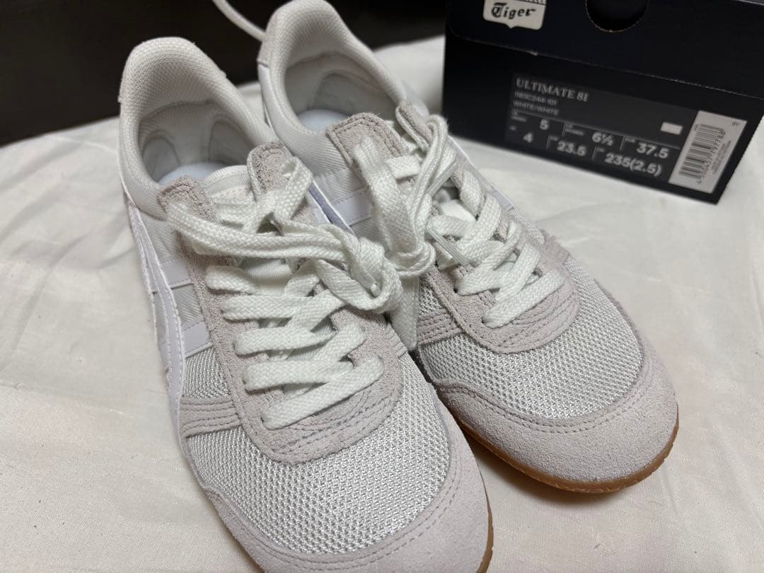 【みーたん】オニツカタイガー　23.5cm