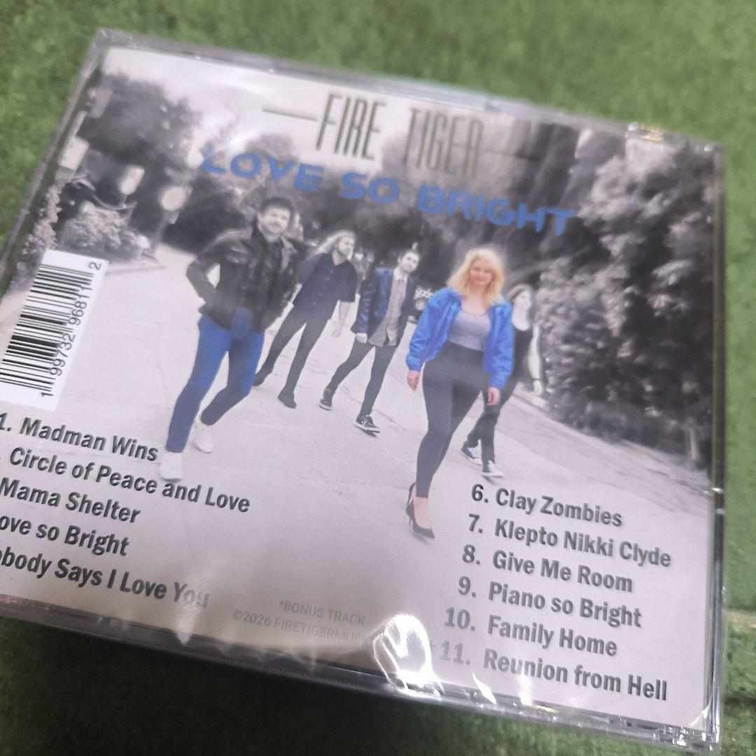 FIRE TIGER/LOVE SO BRIGHT ALICATE等３枚プラス
