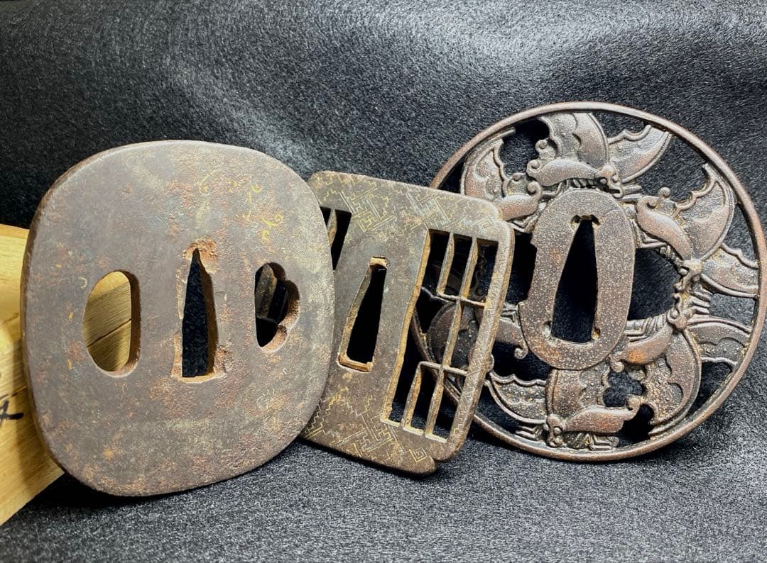 時代刀鍔　金象嵌等　木箱付　320g 東Y7-0220☆2Fトヒチ